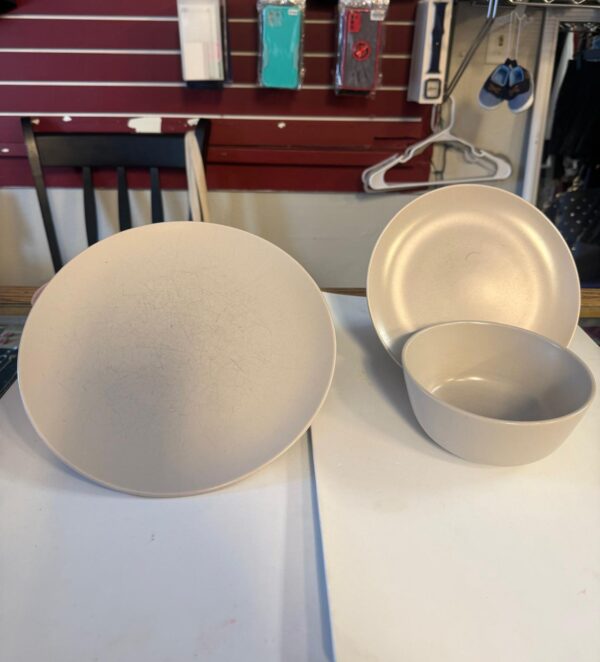 Beige Dishware Set – Plate & Bowls